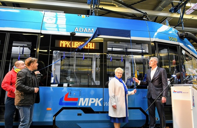 Legendarny koszykarz Adam Wójcik patronem wrocławskiego tramwaju 