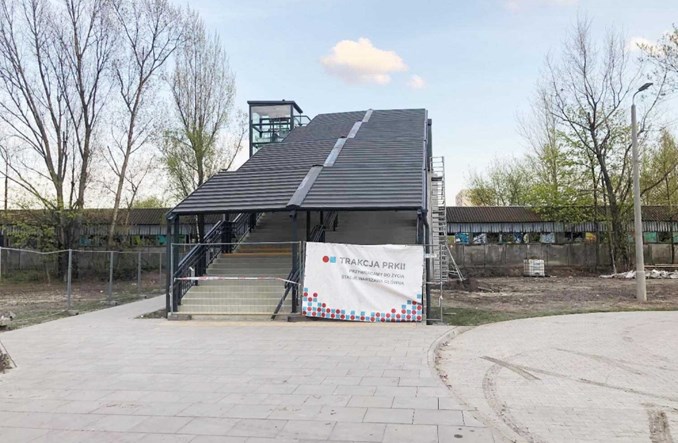 Kładka na Warszawie Głównej. Wykonawca musi dobudować pasy