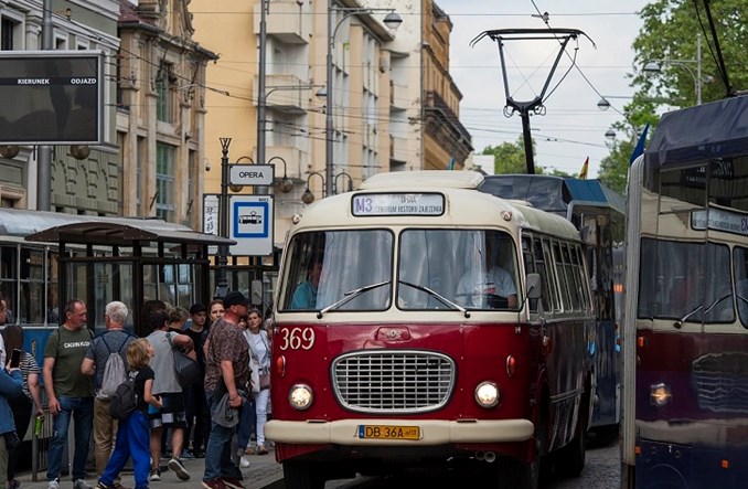 Autobus zwany ogórkiem
