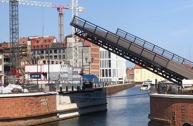 Gdańsk. Most Stągiewny podniesiony po raz pierwszy.