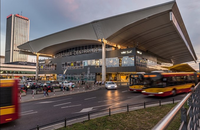 Warszawa Centralna. Co z mafią taksówkową? PKP SA i ZDM szukają operatorów