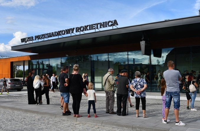 W Rokietnicy otwarto węzeł przesiadkowy wraz z dworcem kolejowym