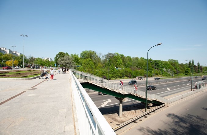 Warszawa: ZDM ze środkami na pl. Na Rozdrożu. Pojawią się windy
