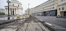 Warszawa: Drogowcy odkopali tory tramwajowe na pl. Trzech Krzyży