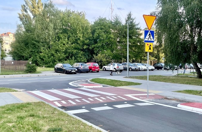 Parkowanie na chodnikach. Zdaniem ministerstwa nadal możliwe, ale to nie takie proste