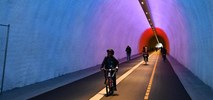 Norwegia. Otwarto półkilometrowy barwny tunel rowerowy