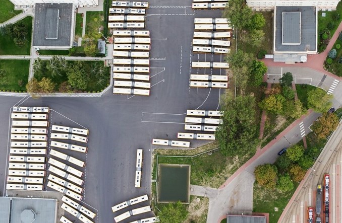 Warszawa: Autobusy gazowe opóźnione, elektryczne do poprawki