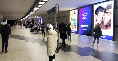 „Reklamoza” w metrze. Ile będzie nowych reklam – jeszcze nie wiadomo