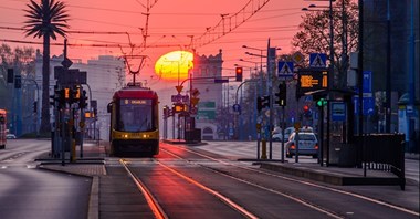 Warszawa: 7 na 10 skrzyżowań z zieloną falą dla tramwajów