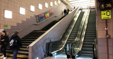Metro uruchamia pierwsze nowe schody na Politechnice