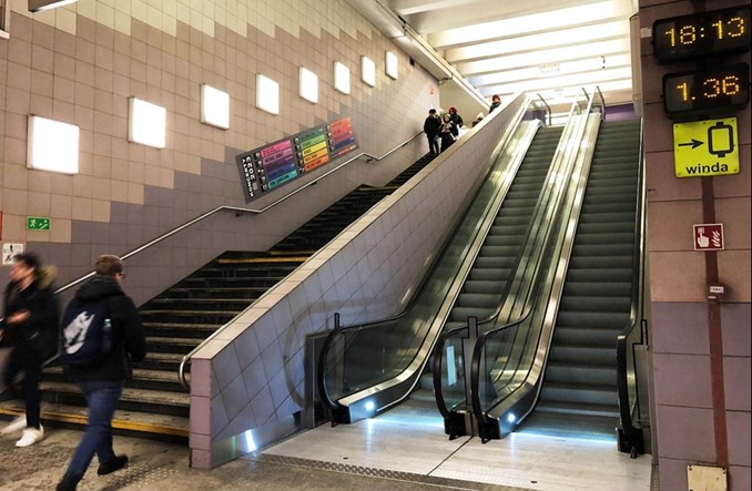 Metro uruchamia pierwsze nowe schody na Politechnice