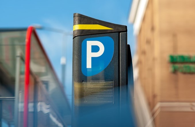 Warszawa: Wojewoda uchyla strefę płatnego parkowania na Saskiej Kępie i Kamionku. Co dalej?