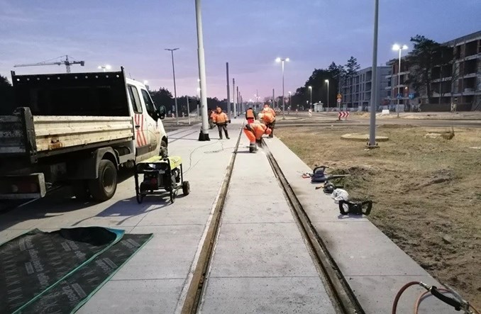 Toruń: Tramwaj do os. JAR. Przygotowania do rozwieszana sieci trakcyjnej