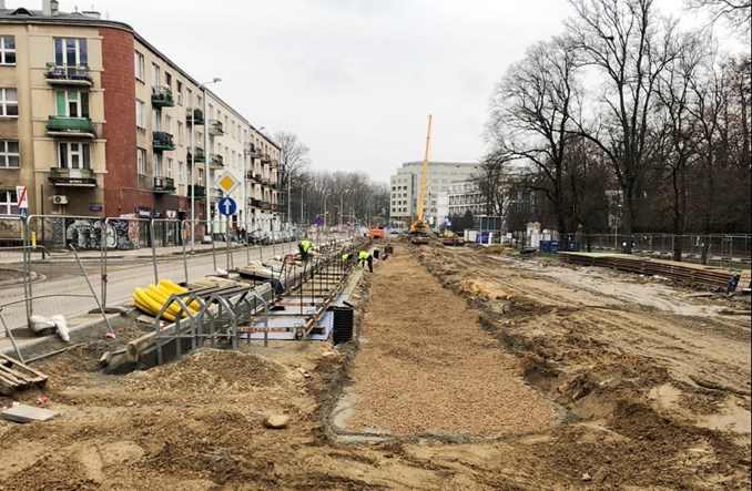 Warszawa: Pierwszy tor na Gagarina w trakcie układania