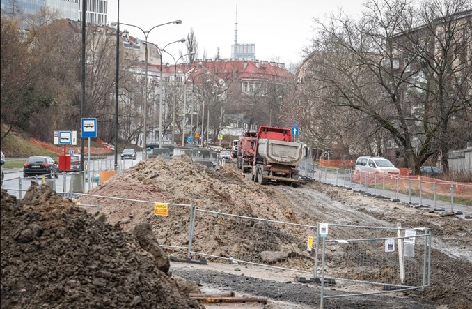 Warszawa: Ciepłociąg komplikuje budowę tramwaju do Wilanowa. Co z terminem?