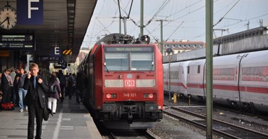 Niemcy i Hiszpania znoszą obowiązek noszenia maseczek w pociągach Niemcy i Hiszpania znoszą obowiązek noszenia maseczek w pociągach