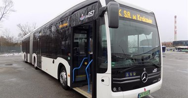 Elektryczny autobus marki Mercedes eCitaro na testach w Krakowie