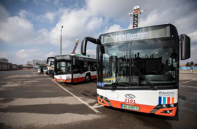 Dwie linie autobusowe połączą dworzec kolejowy z lotniskiem w Radomiu