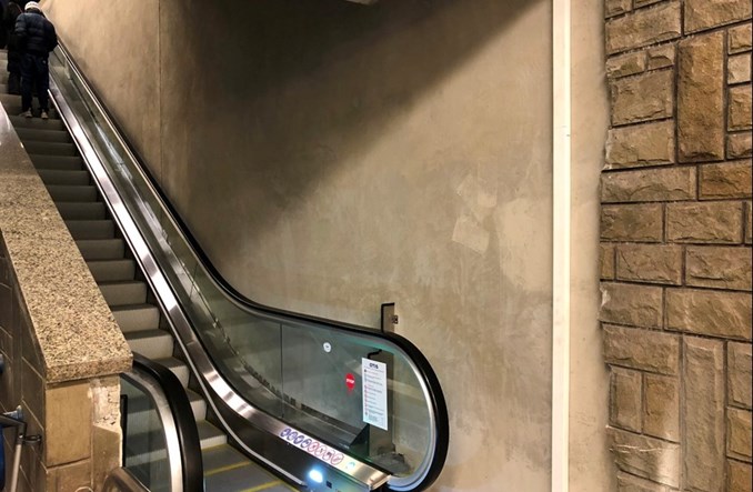 Metro wymieni okładziny wejść na Politechnice