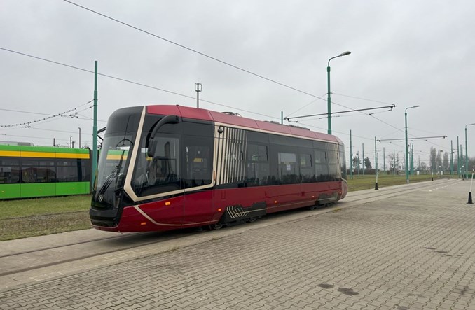 Prototypowa, bordowa Gamma ma zadebiutować w MPK Poznań