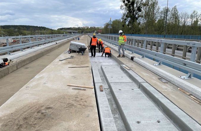 Bydgoszcz. Rozpoczęła się budowa torowiska na nowym moście tramwajowym