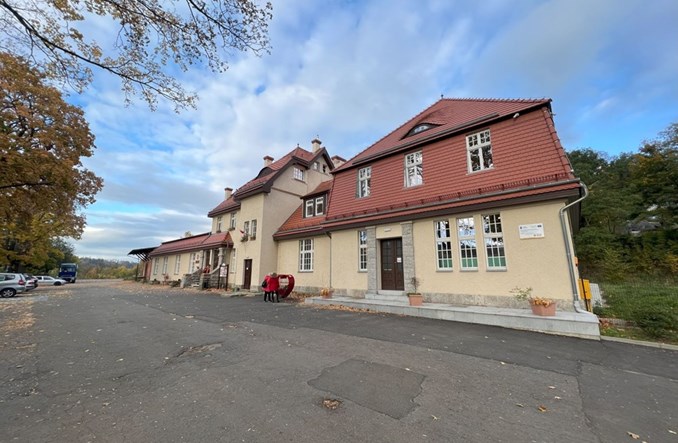 Stacje daleko od centrum. Czy Karpacz i Świeradów zintegrują kolej i autobusy?