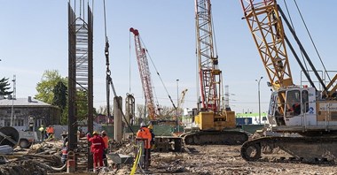 Metro na Karolin: Trwają prace przy ścianach szczelinowych