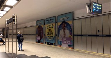 Warszawa porządkuje reklamy w metrze. Część nowych nośników zniknie, nowe wytyczne