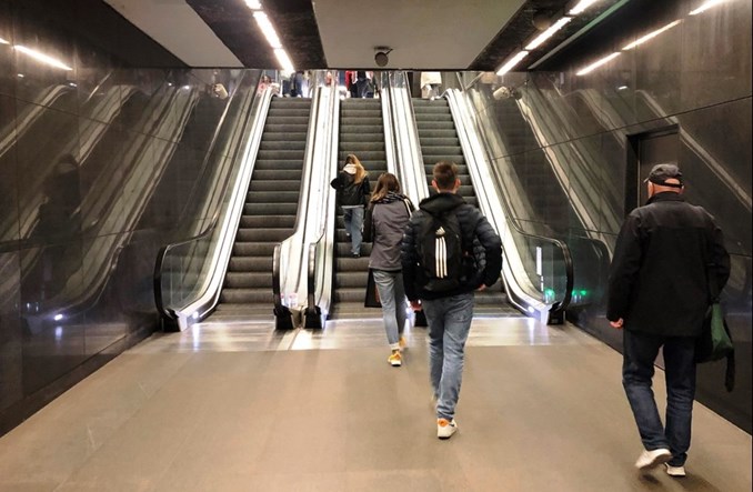 Łącznik na Świętokrzyskiej. Szefowie Metra i ZTM-u zachęcają do chodzenia antresolą