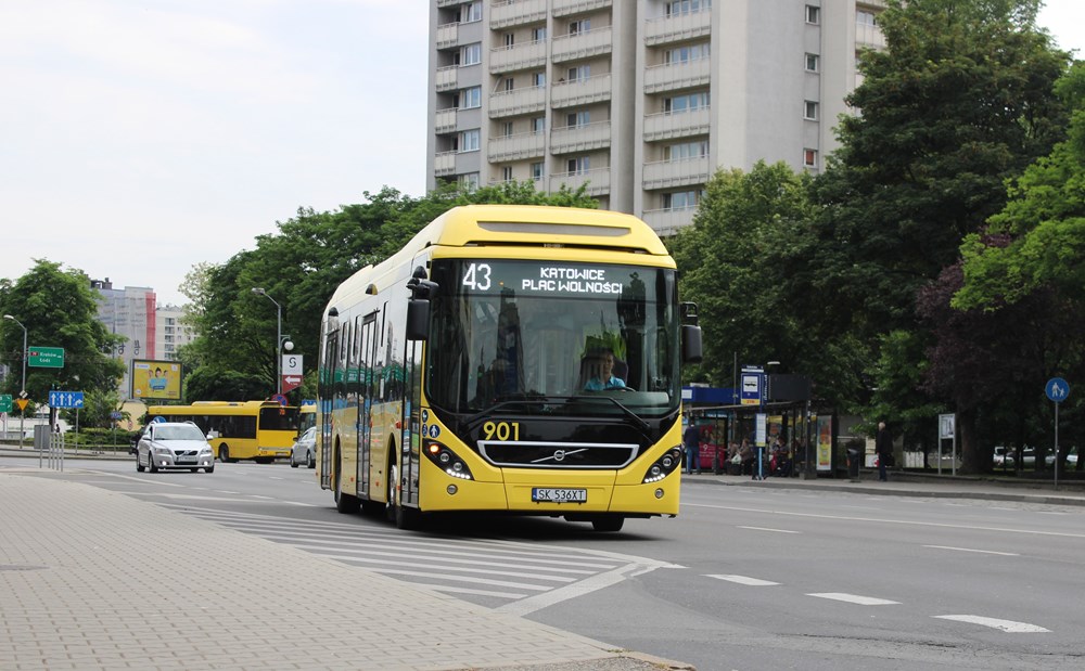 Autobus hybrydowy w barwach PKM Katowice