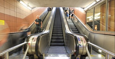 Pracowite wakacje w metrze. Niebawem remont schodów na Centrum