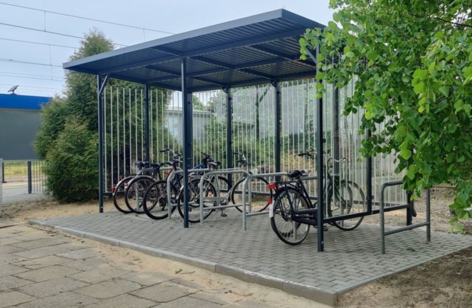 PLK zwiększają liczbę stojaków rowerowych przy przystankach