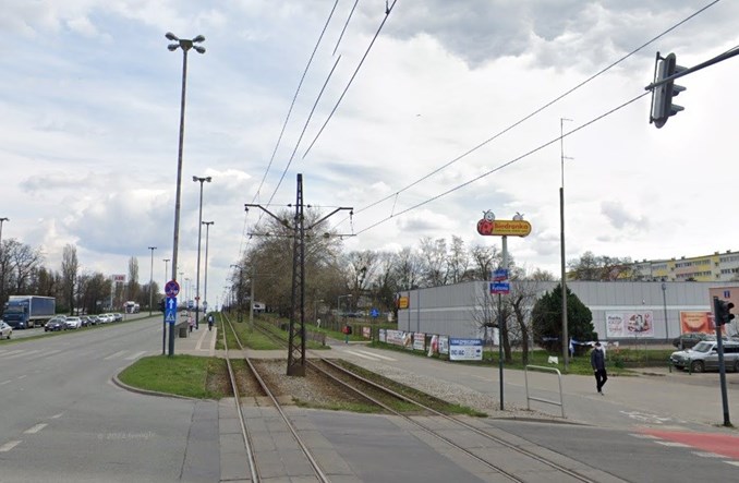 Łódź z ofertami na studium dla torowiska na Aleksandrowskiej