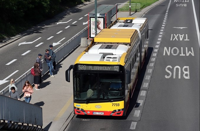 Raportowanie emisji CO2 w transporcie publicznym – jak policzyć ślad węglowy?