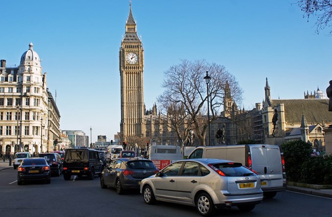 Wielka Brytania na wstecznym w sprawie zrównoważonej mobilności. W obronie kierowców 