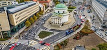 Nowy Plac Trzech Krzyży. Bezpieczniej, ale ciągle rządzą samochody 