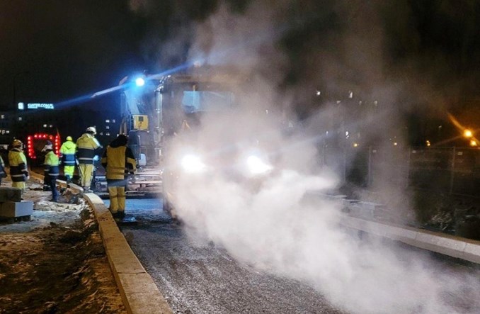 Warszawa: Tramwaj do Wilanowa. Spacerowa przesuwa się przez pogodę
