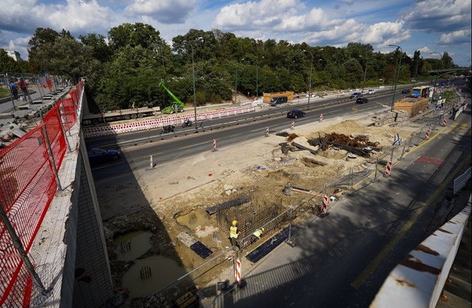 Warszawa: Windy i schody z pl. Na Rozdrożu na TŁ wiosną