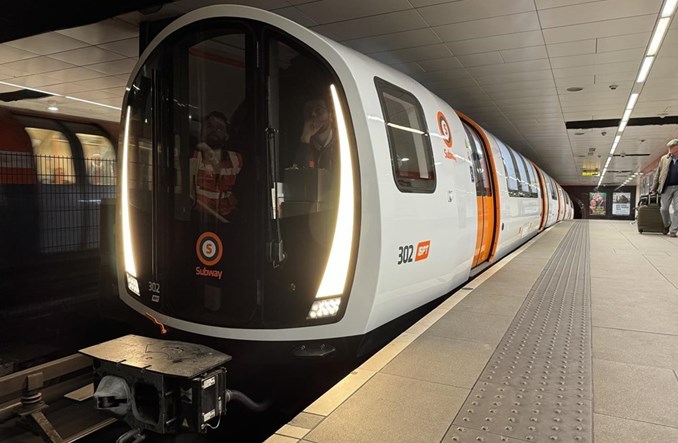 Nowe pociągi Stadlera wyjeżdżają na tory metra w Glasgow