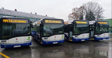 Kraków: Cztery nowe autobusy midi Solarisa i jeden wyjątkowy zabytek