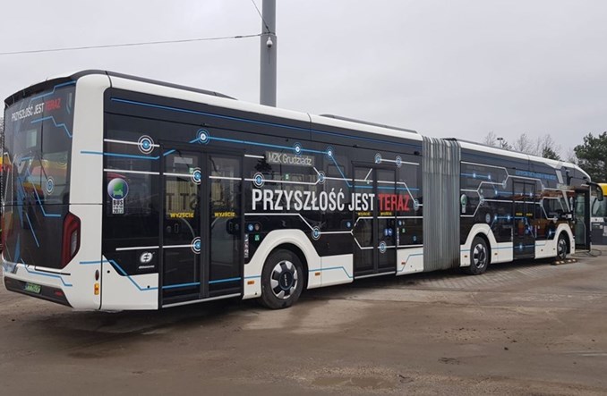 Grudziądz przetestuje przegubowego elektryka. W tle ZTP