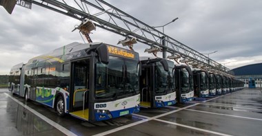 Duże miasta z obowiązkiem zakupu elektrobusów i autobusów wodorowych. A mniejsze zwolnione