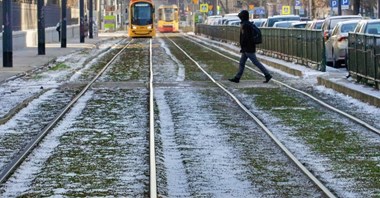 Warszawa: Zielone torowiska na tłuczniu nie wszędzie