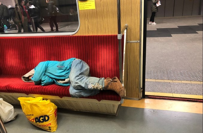 Miasto nie wyrzuci bezdomnych z metra