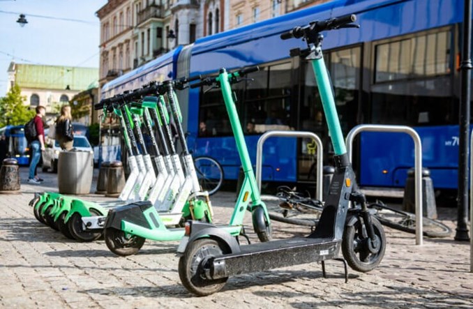 Kraków będzie sprzątać hulajnogi z większego obszaru