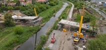 Poznań. Barka na placu budowy mostów Berdychowskich