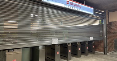 Metro: Awaria bramy rolowanej. Wejście zamknięte od… stycznia