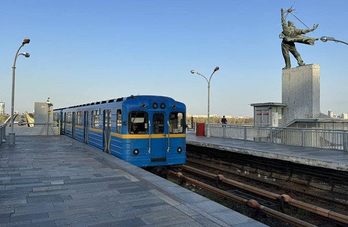 Metro w Kijowie jeździ rzadziej. Brakuje fachowców