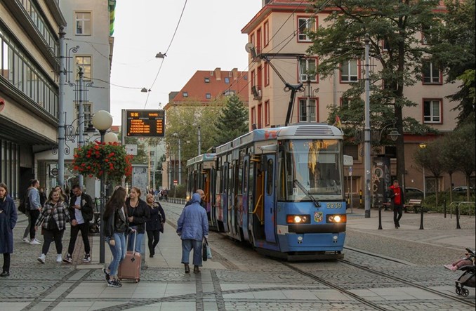 Wrocław podwyższy i przybliży przystanki na Szewskiej i pl. Teatralnym