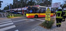 Pociąg WKD zderzył się z autobusem miejskim pod Pruszkowem